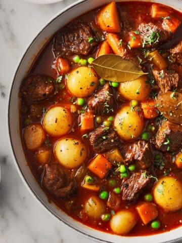 Hearty Beef Stew with Red Wine and Vegetables Recipe
