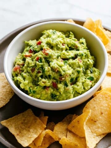 Best Ever Guacamole (Fresh, Easy & Authentic) Recipe