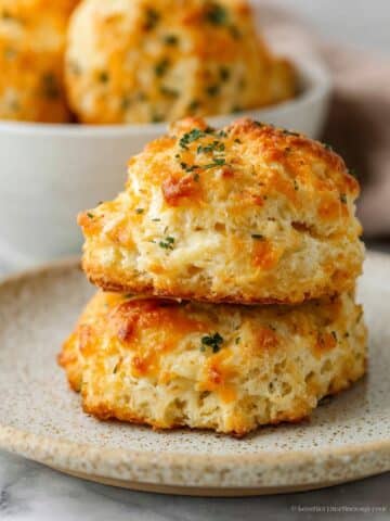Copycat Red Lobster Cheddar Bay Biscuits Recipe