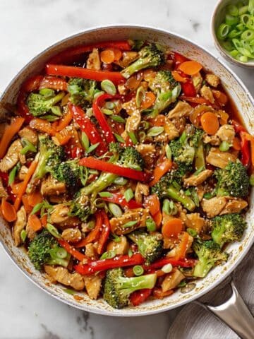 Chicken Stir Fry with Broccoli, Carrots, and Bell Peppers Recipe
