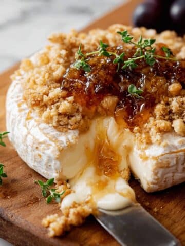 Easy Baked Brie with Jam Recipe