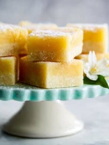 Classic Lemon Bars with Sweet Shortbread Crust Recipe