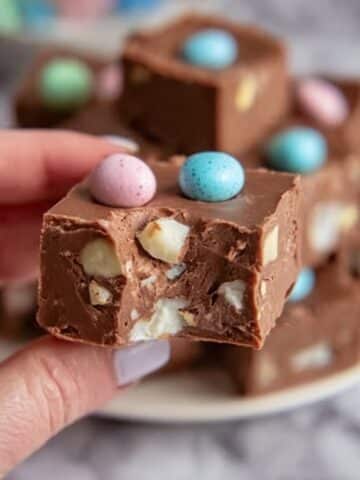 Creamy Slow Cooker Easter Fudge Recipe