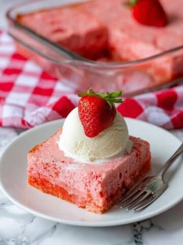 Strawberry Earthquake Cake Recipe