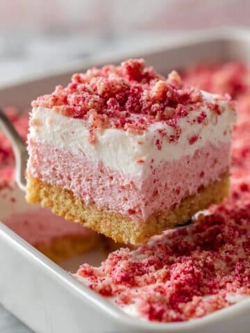 Strawberry Crunch Cake Recipe