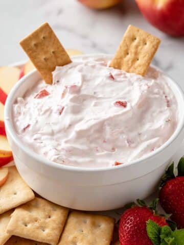 Delicious Strawberry Yogurt Fruit Dip Recipe